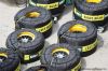 neumáticos con mantas calefactoras en el Paddock del Circuito de Catalunya